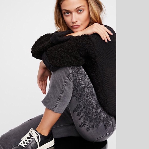 FREE PEOPLE Embroidered Girlfriend Jean NWT - Picture 4 of 6